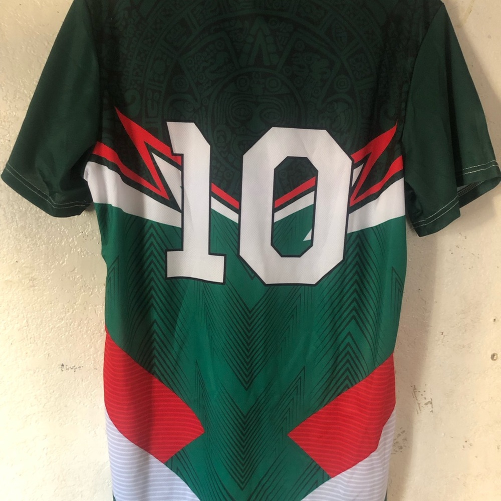 Mexico Soccer Jersey Size Medium Or Large #10.  NEW